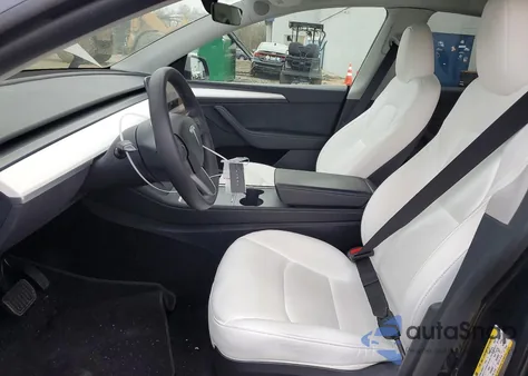 2024 Tesla Model Y z USA, uszkodzony, nr VIN 7SAYGDED5RF075845